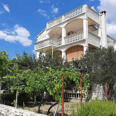 Apartments And Rooms With Parking Space Kastel Stafilic, Kastela - 18673 외부 사진