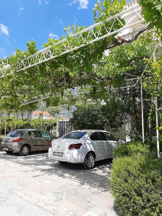 Apartments And Rooms With Parking Space Kastel Stafilic, Kastela - 18673 외부 사진