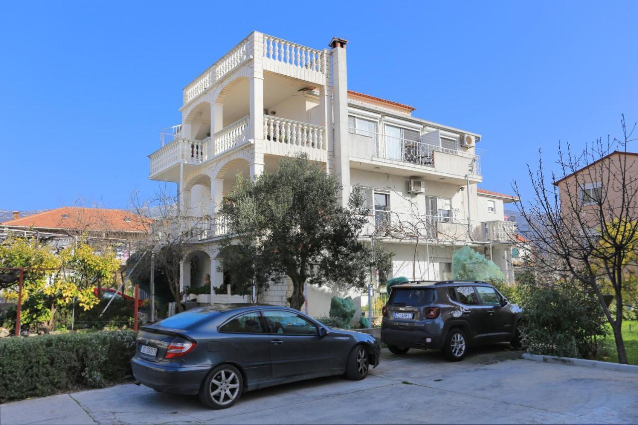 Apartments And Rooms With Parking Space Kastel Stafilic, Kastela - 18673 외부 사진