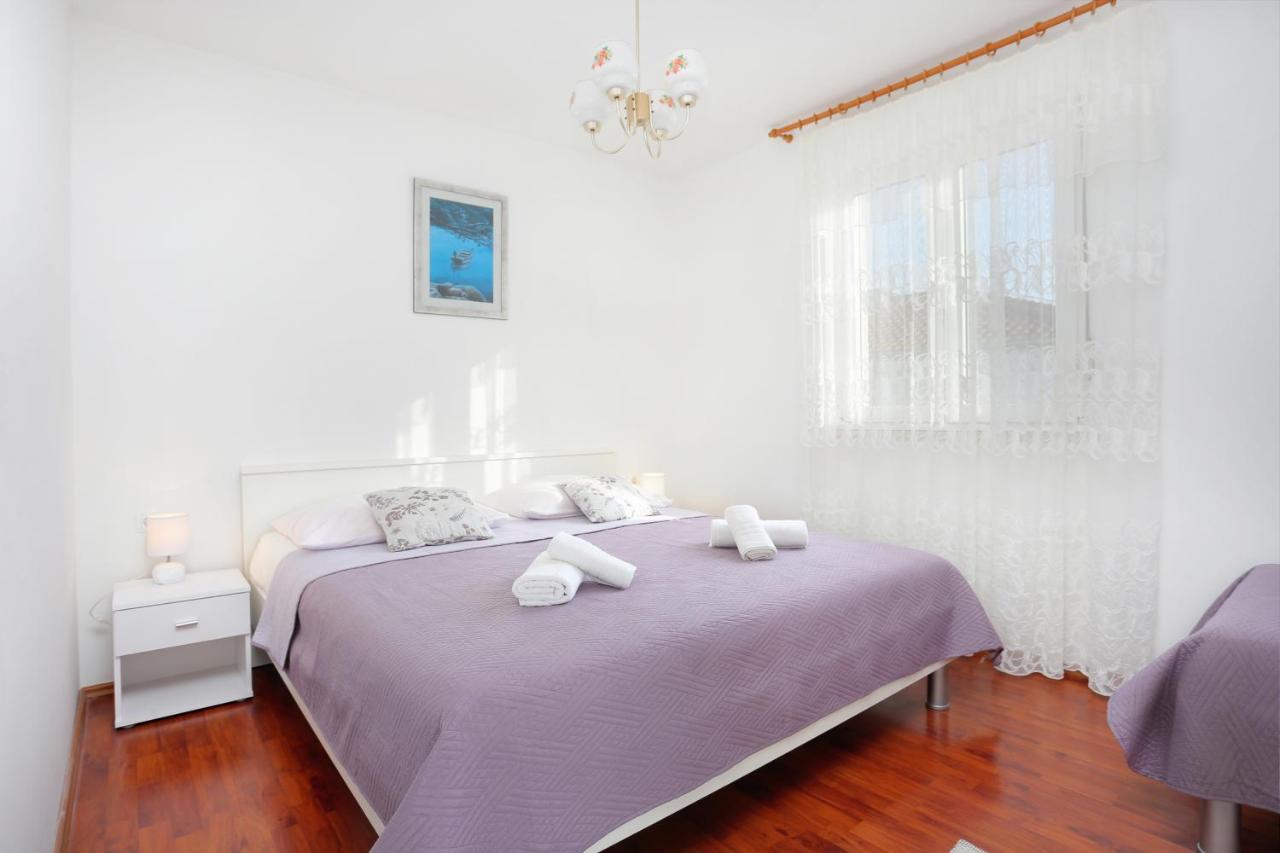 Apartments And Rooms With Parking Space Kastel Stafilic, Kastela - 18673 외부 사진