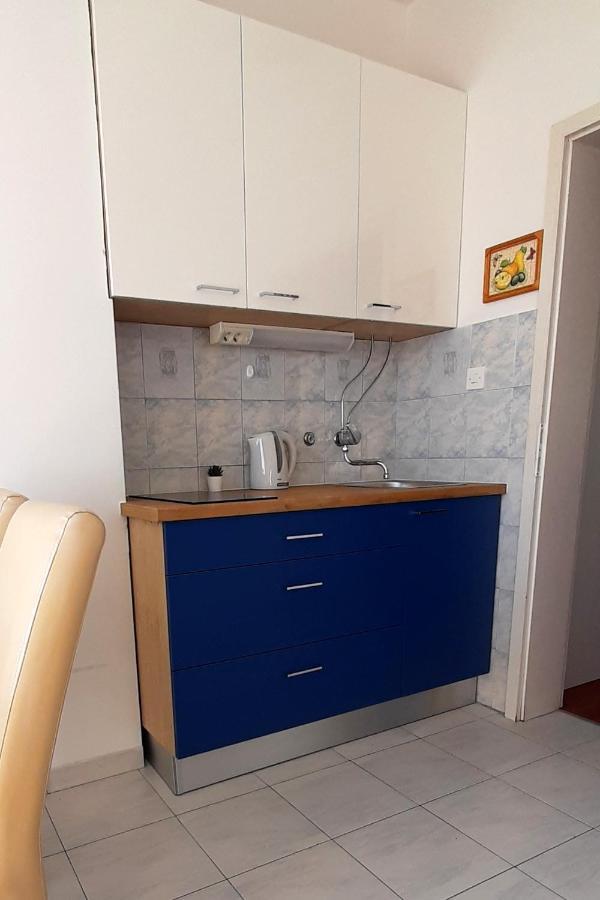 Apartments And Rooms With Parking Space Kastel Stafilic, Kastela - 18673 외부 사진
